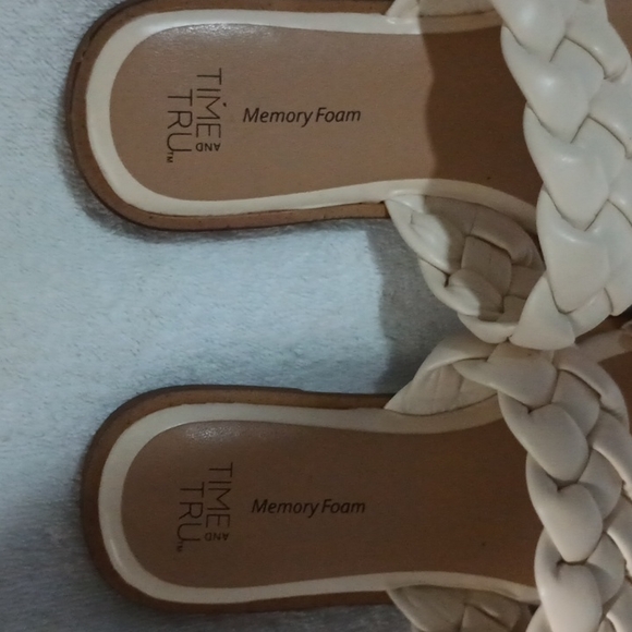 Sandals - Picture 2 of 4